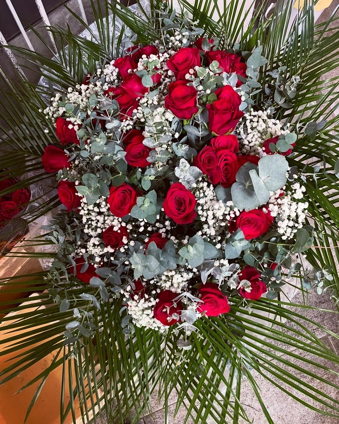 Dessus de cercueil fleuri